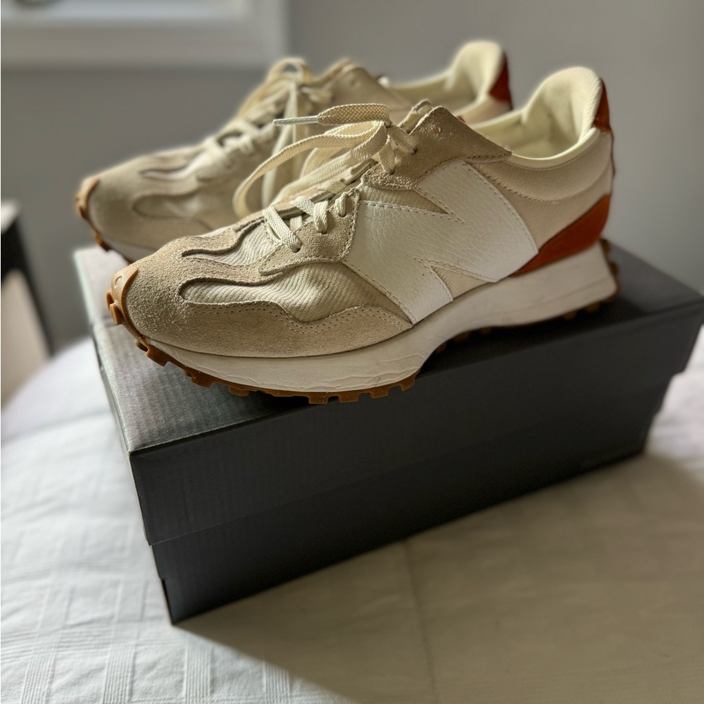 New Balance 327 Casual Sneakers 👟  White Cream Brown womens size 9.5 📦